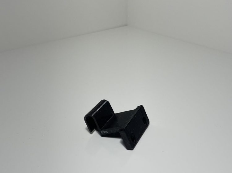 Zaczep blokujący drzwi lodówki turystycznej